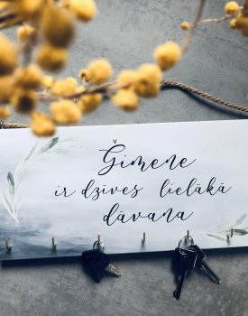 Koka dekors atslēgām "Ģimene"
